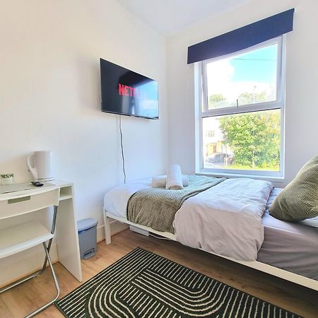 Easy Rooms, London Luton Airport -24 Hour Check-In Esterno foto