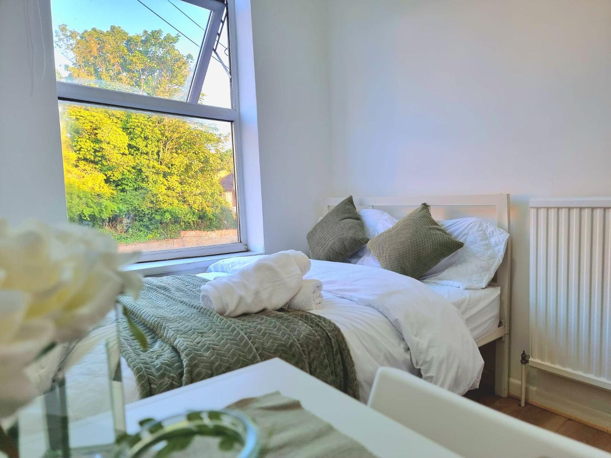 Easy Rooms, London Luton Airport -24 Hour Check-In Esterno foto